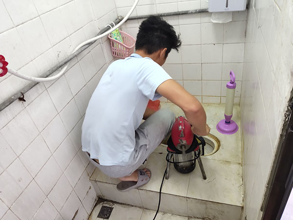 泰安肥皂掉到马桶里把马桶堵住了怎么办？马桶堵住了怎么办